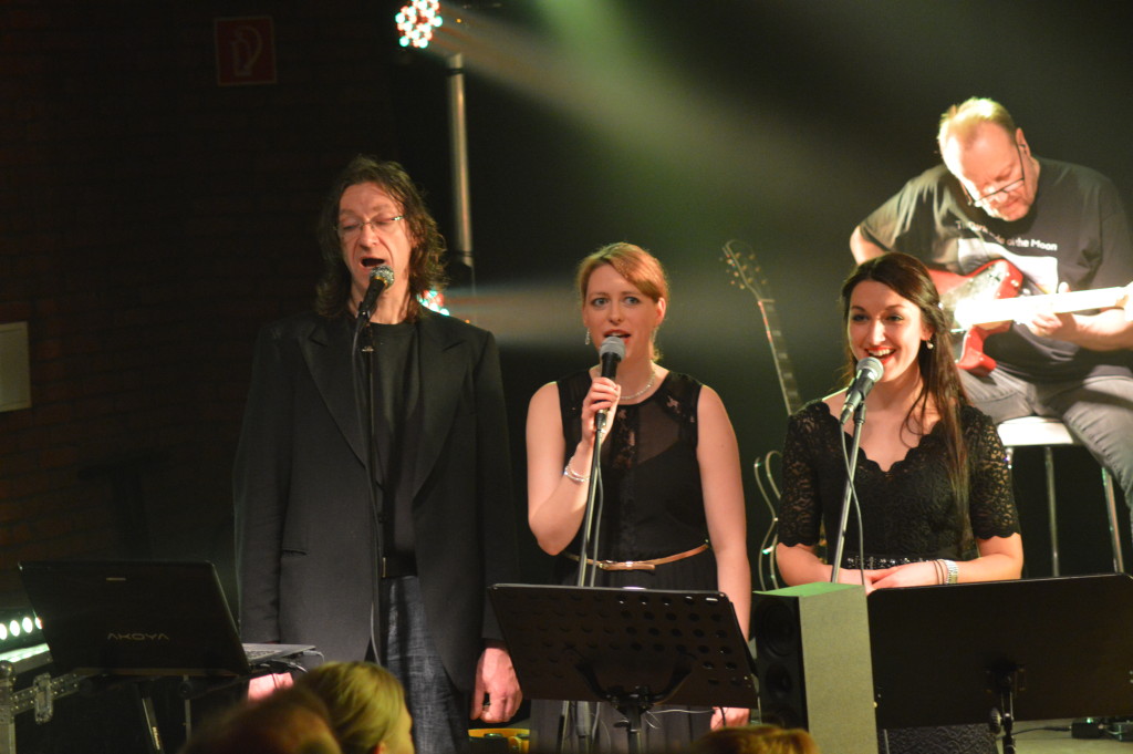 Sänger bei der ersten Show