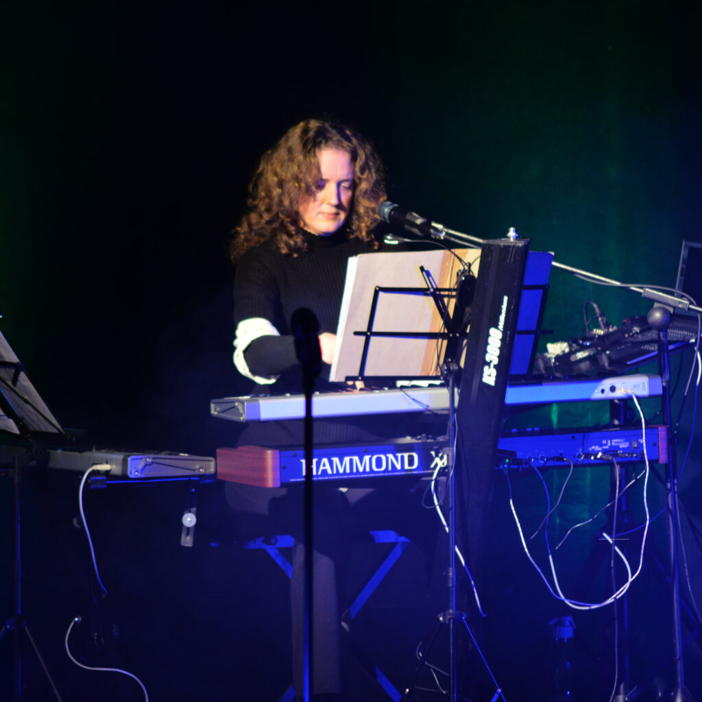 Anika am Keyboard