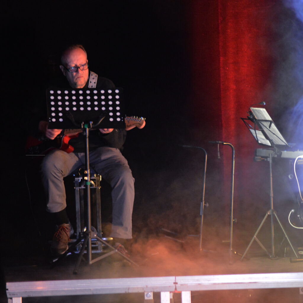 Dieter Loga an der Gitarre