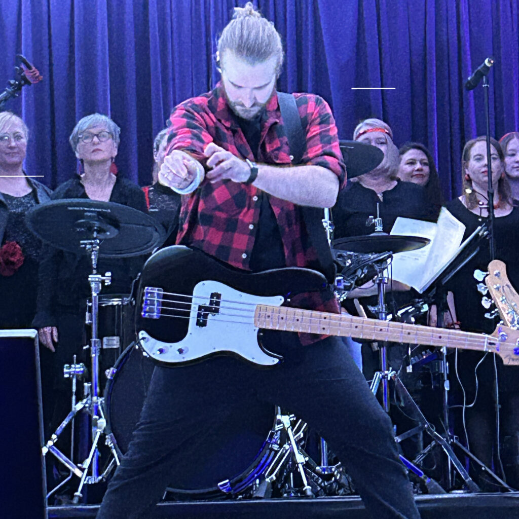 Torben Kölpin am Bass