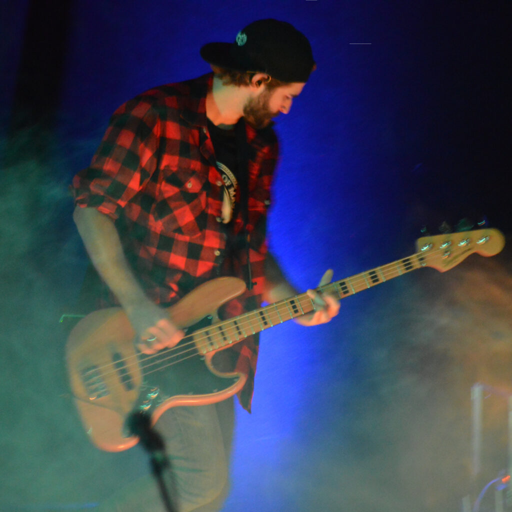 Torben Kölpin am Bass