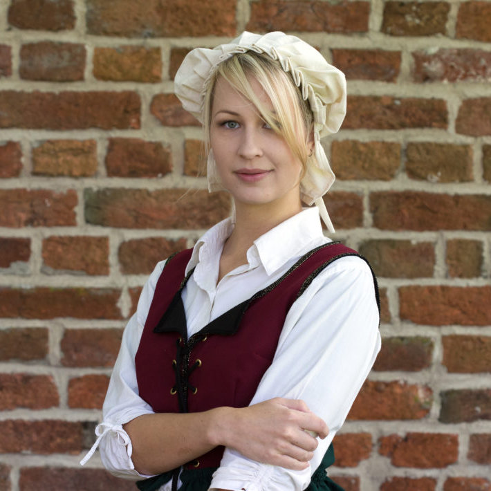 Sabrina Ganse als Bürgerin im Chor